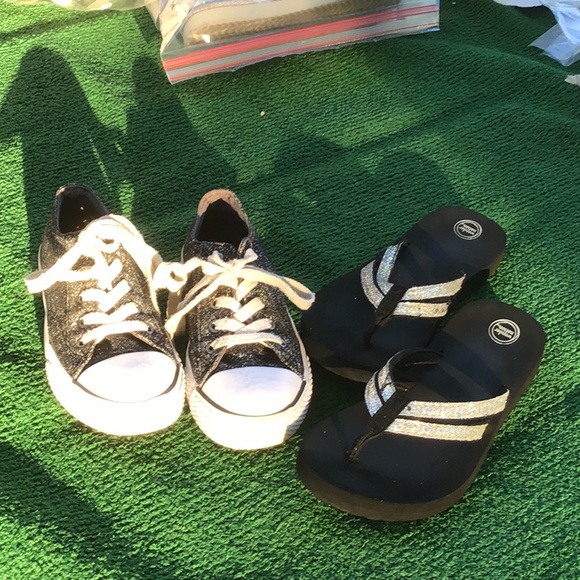 Bundle girls sneaker(GUC)and pr of newer flip flip - Picture 3 of 5
